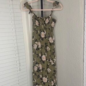 American Eagle Outfitters Olive Floral Maxi Dress small short